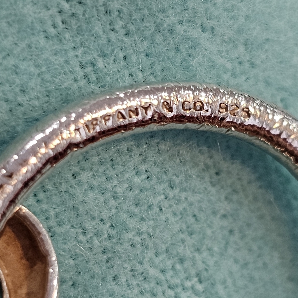 💋Tiffany & Co. XXXOOO Kisses & Hugs Paloma Picasso 925 Sterling Key Ring 🫂 - Picture 4 of 17